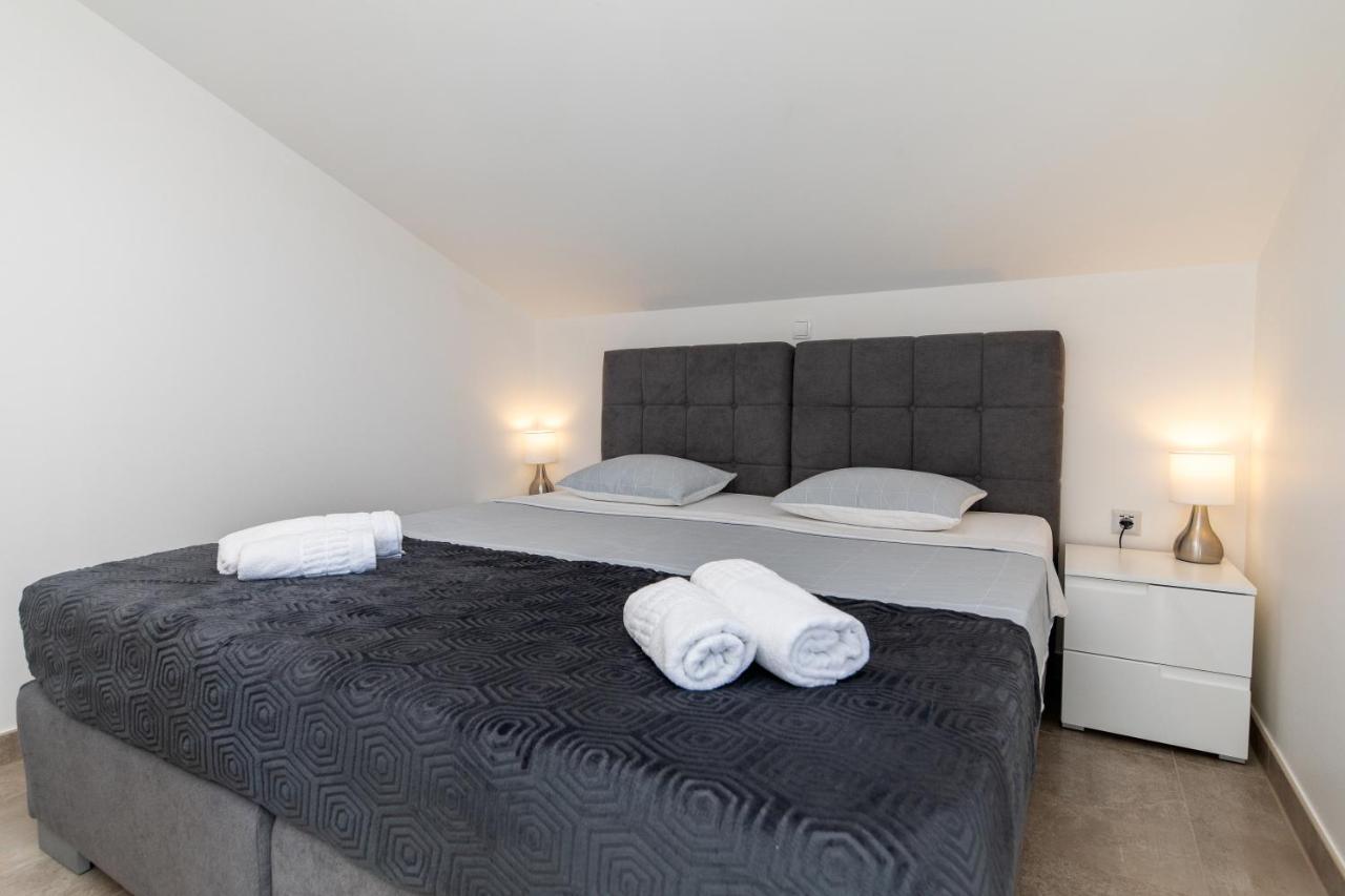 Apartman Gulin Crikvenica Exterior foto